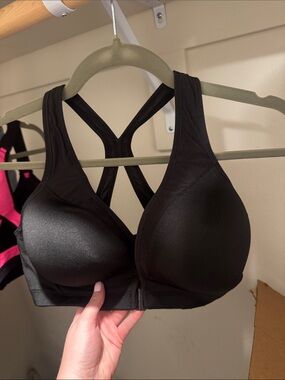 Front-Zip High-Support Sports Bra in Black